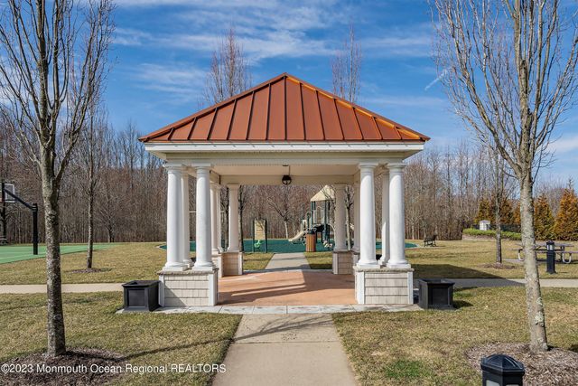 86 Deepwater Circle, Manalapan, NJ 07726