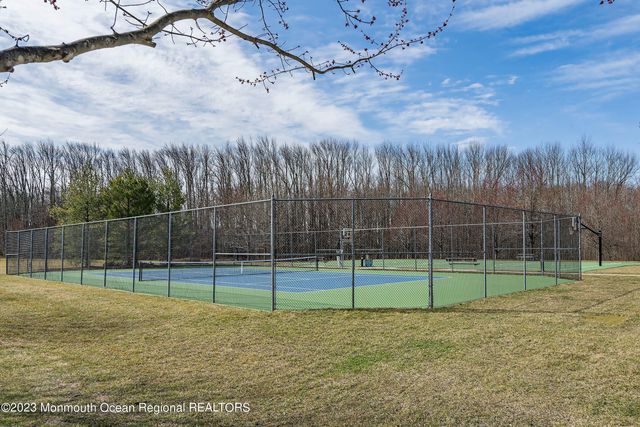 86 Deepwater Circle, Manalapan, NJ 07726