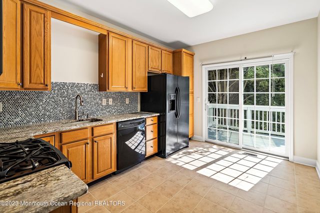 86 Deepwater Circle, Manalapan, NJ 07726