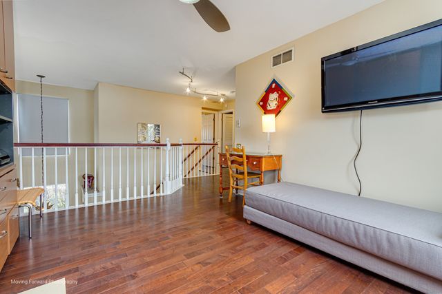 1141 Delta Court, Elgin, IL 60123