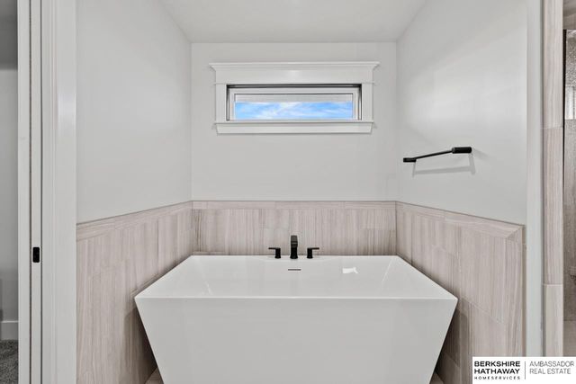 21103 Atwood Avenue, Elkhorn, NE 68022