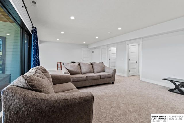 21103 Atwood Avenue, Elkhorn, NE 68022