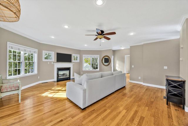 6 Dexter Avenue, Sandwich, MA 02563