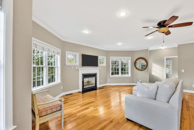 6 Dexter Avenue, Sandwich, MA 02563