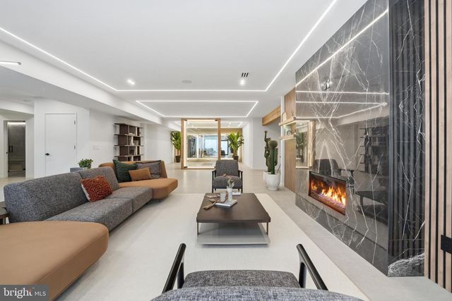 1803 DUMBARTON ST, Mclean, VA 22101