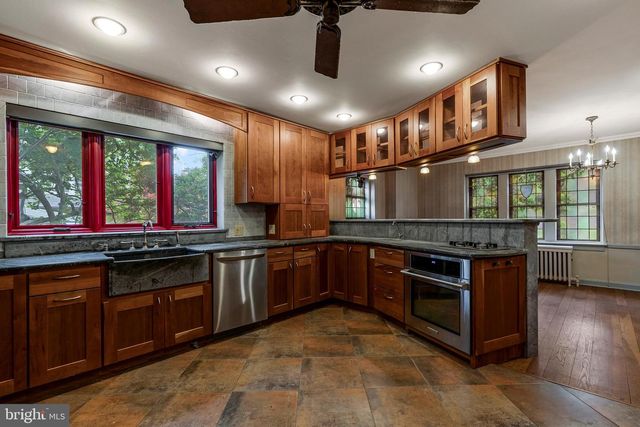 3 SHELBOURNE AVE, Trenton, NJ 08618