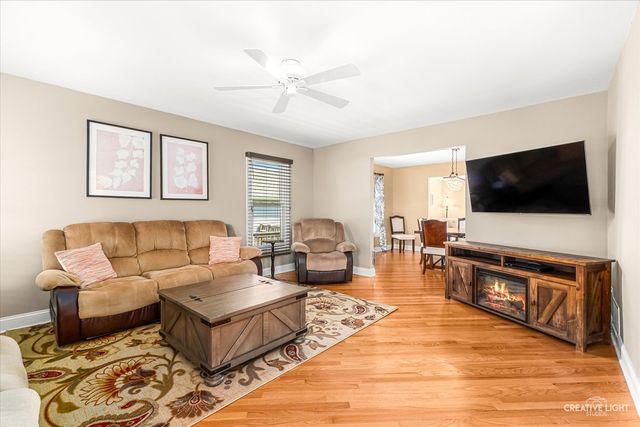 2266 RICHMOND Drive, Wheaton, IL 60189
