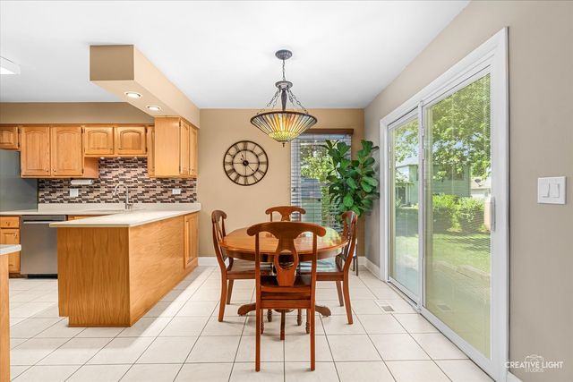 2266 RICHMOND Drive, Wheaton, IL 60189