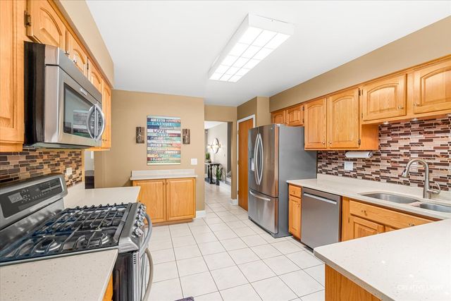 2266 RICHMOND Drive, Wheaton, IL 60189