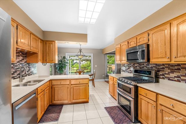 2266 RICHMOND Drive, Wheaton, IL 60189