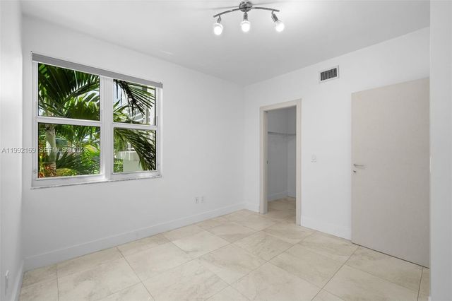 7918 Harbor Island Dr 311, North Bay Village, FL 33141