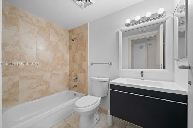 7918 Harbor Island Dr 311, North Bay Village, FL 33141