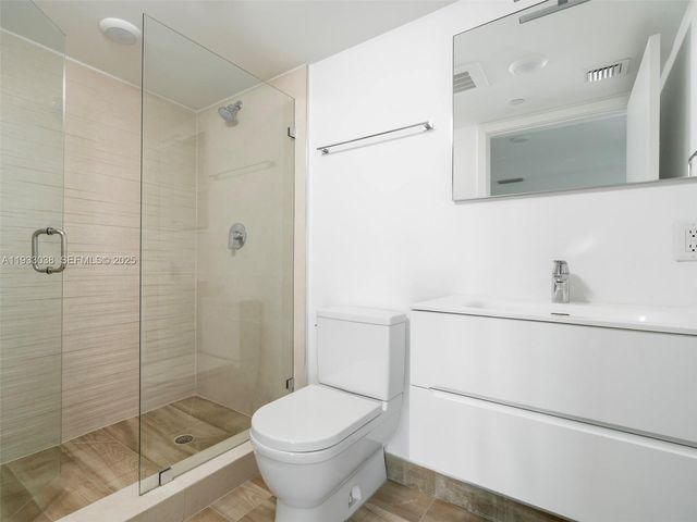 9261 E Bay Harbor Dr 305, Bay Harbor Islands, FL 33154