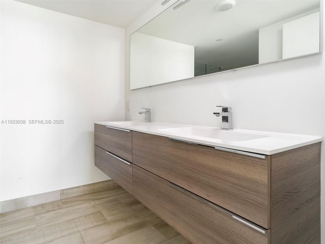 9261 E Bay Harbor Dr 305, Bay Harbor Islands, FL 33154