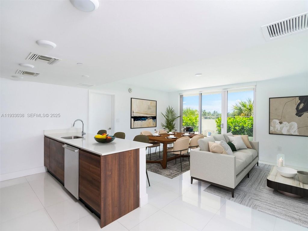 9261 E Bay Harbor Dr 305, Bay Harbor Islands, FL 33154