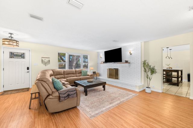 4233 Oak Ln, St Augustine, FL 32086