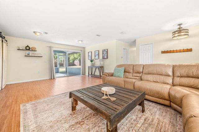 4233 Oak Ln, St Augustine, FL 32086