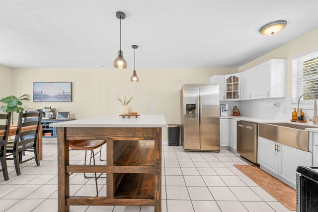 4233 Oak Ln, St Augustine, FL 32086