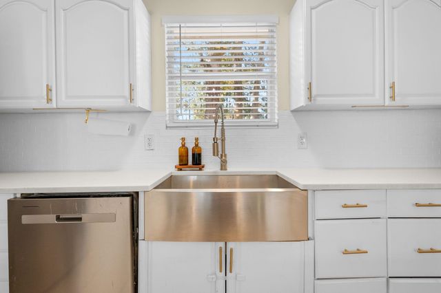 4233 Oak Ln, St Augustine, FL 32086