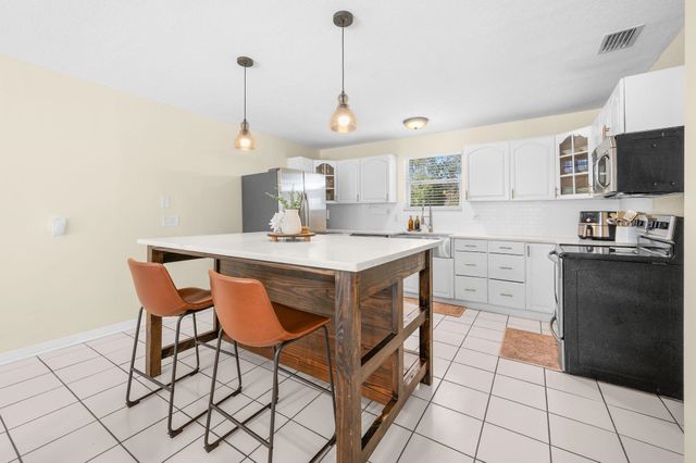 4233 Oak Ln, St Augustine, FL 32086