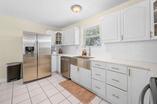 4233 Oak Ln, St Augustine, FL 32086