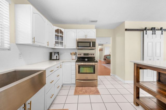 4233 Oak Ln, St Augustine, FL 32086