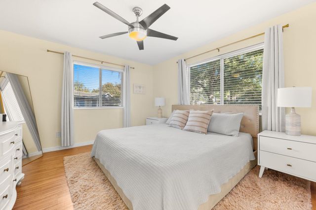 4233 Oak Ln, St Augustine, FL 32086