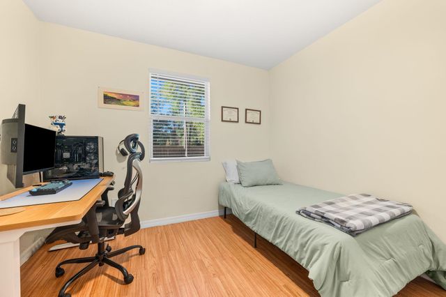 4233 Oak Ln, St Augustine, FL 32086