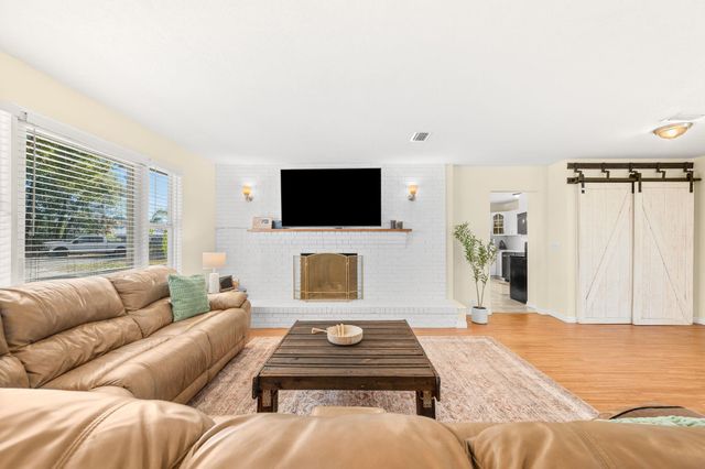 4233 Oak Ln, St Augustine, FL 32086