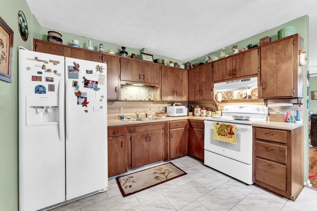 2556 S Westwood Avenue, Springfield, MO 65807