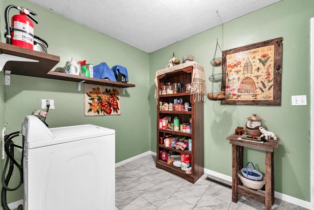 2556 S Westwood Avenue, Springfield, MO 65807