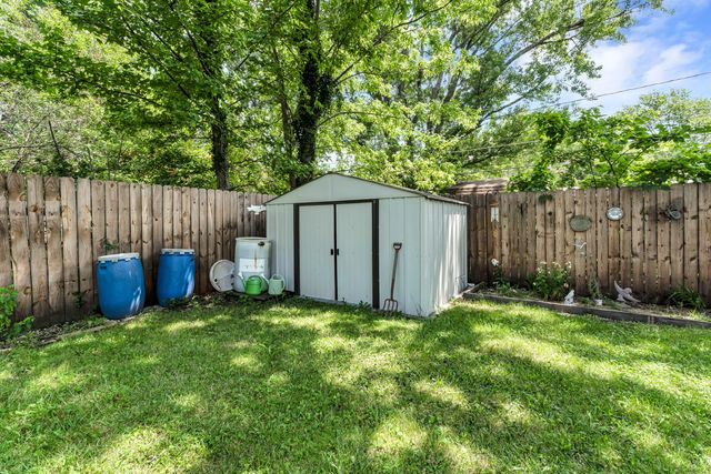 2556 S Westwood Avenue, Springfield, MO 65807