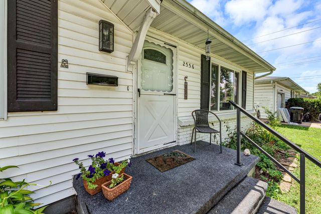 2556 S Westwood Avenue, Springfield, MO 65807