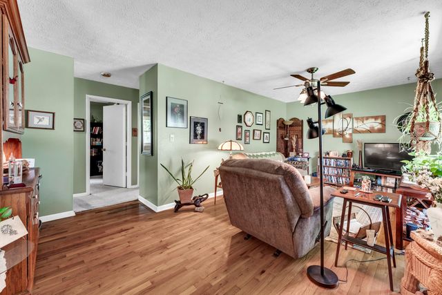 2556 S Westwood Avenue, Springfield, MO 65807