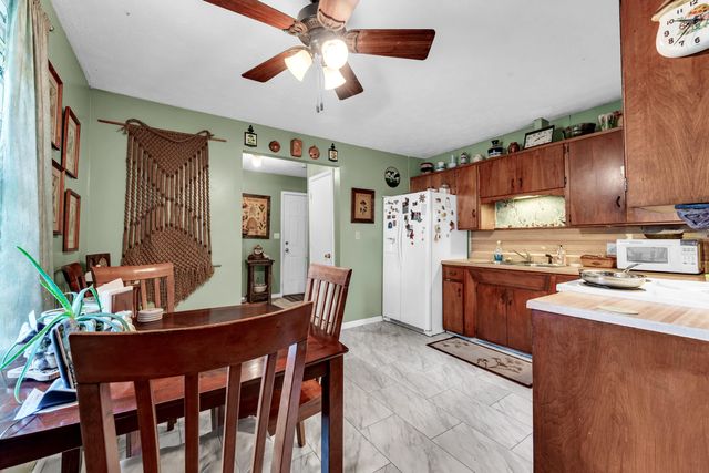 2556 S Westwood Avenue, Springfield, MO 65807