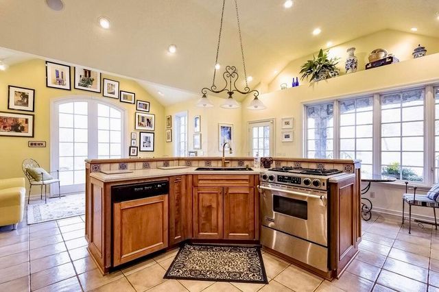 1436 Greenbrier Drive, Mount Vernon, OH 43050
