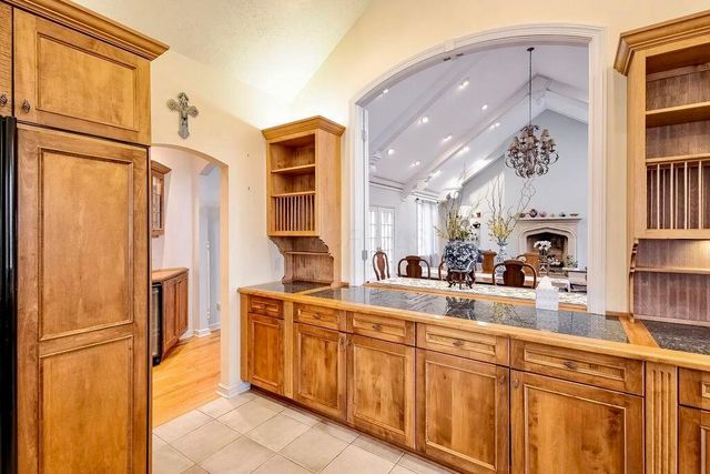 1436 Greenbrier Drive, Mount Vernon, OH 43050