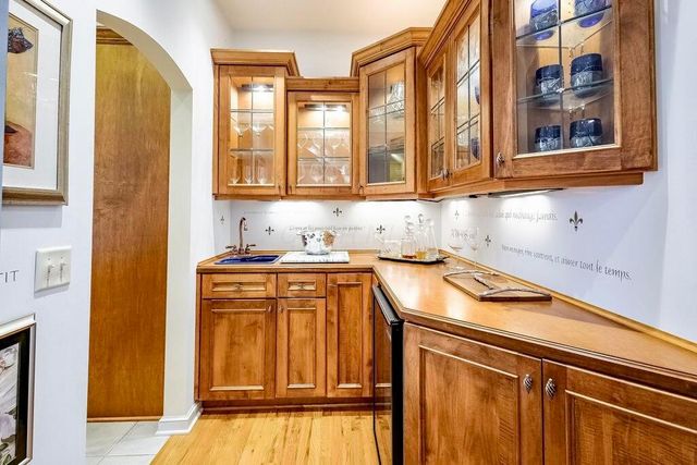 1436 Greenbrier Drive, Mount Vernon, OH 43050