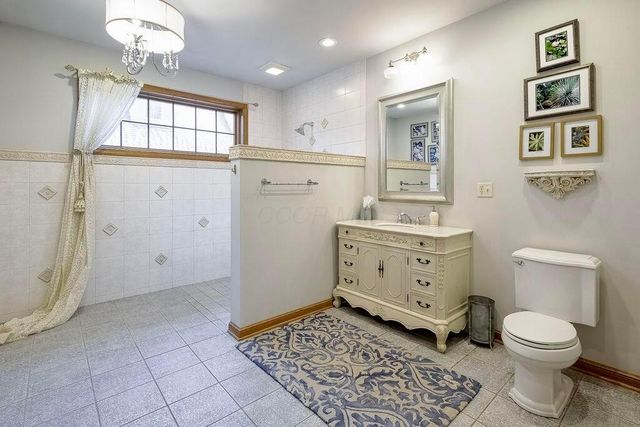 1436 Greenbrier Drive, Mount Vernon, OH 43050