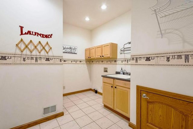 1436 Greenbrier Drive, Mount Vernon, OH 43050