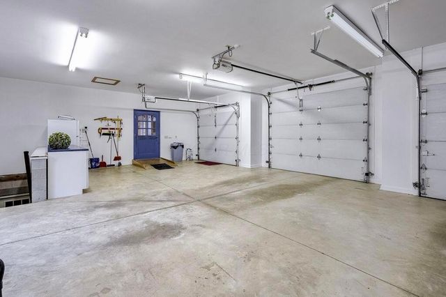 1436 Greenbrier Drive, Mount Vernon, OH 43050