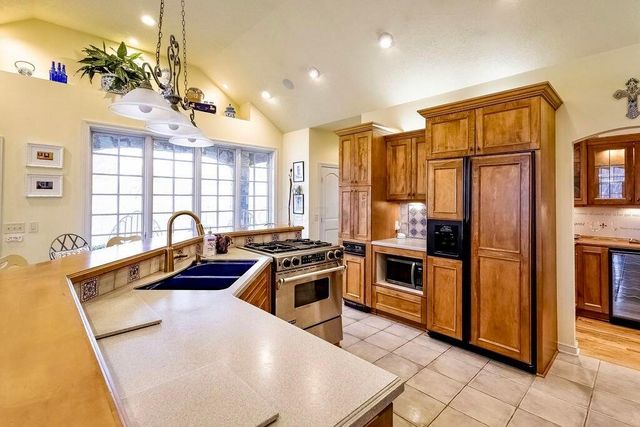 1436 Greenbrier Drive, Mount Vernon, OH 43050