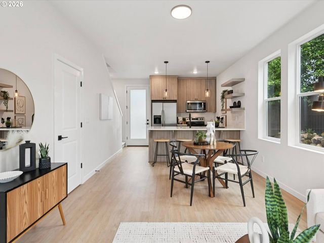 6410 N BURRAGE Ave, Portland, OR 97217