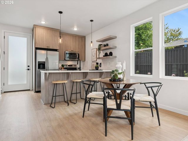 6410 N BURRAGE Ave, Portland, OR 97217