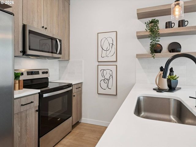 6410 N BURRAGE Ave, Portland, OR 97217