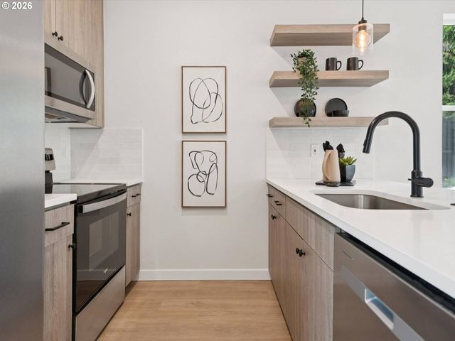 6410 N BURRAGE Ave, Portland, OR 97217