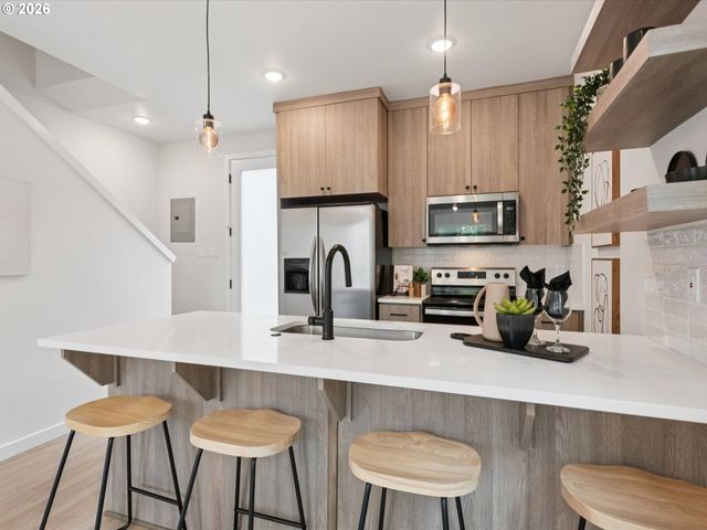 6410 N BURRAGE Ave, Portland, OR 97217
