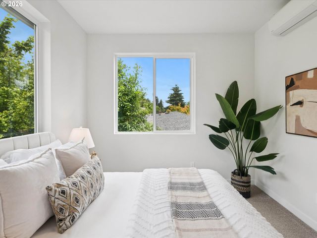 6410 N BURRAGE Ave, Portland, OR 97217