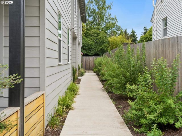 6410 N BURRAGE Ave, Portland, OR 97217