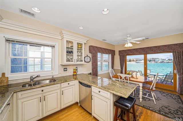 40 Stirling Cove, Greenport, NY 11944